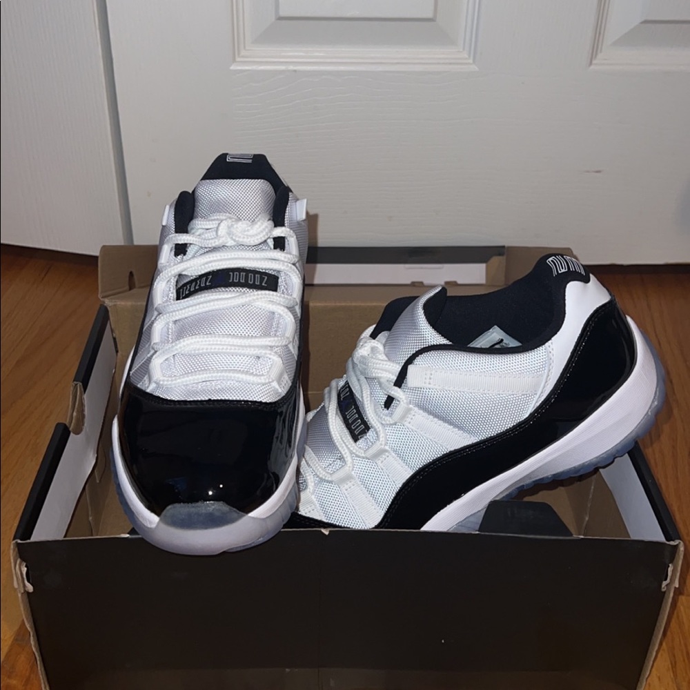 Air Jordan 11 Retro Low ‘Concord’